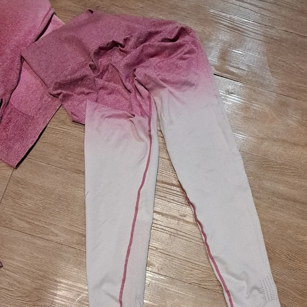 Pink and White Ombre Activewear Set - Picture 2 of 3